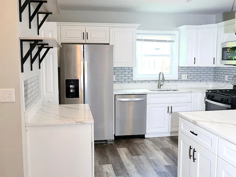715 Somerset Pl NW — Photo 2