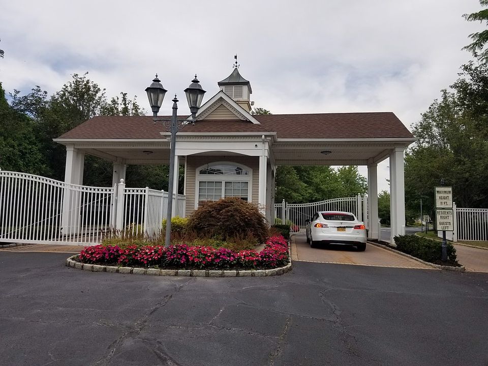 1st image of 94 Hamlet Dr