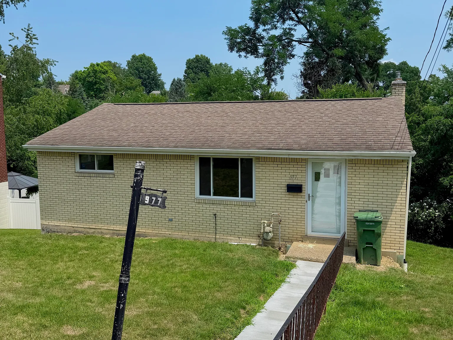 2 bed, 1.5 bath, 875 sqft, $1,700 — Photo 2
