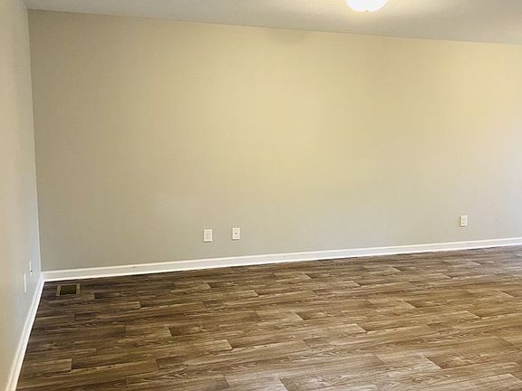 5th image of 1727 Thistlewood Dr APT D