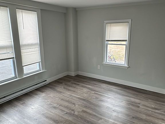 4th image of 30 Foster St