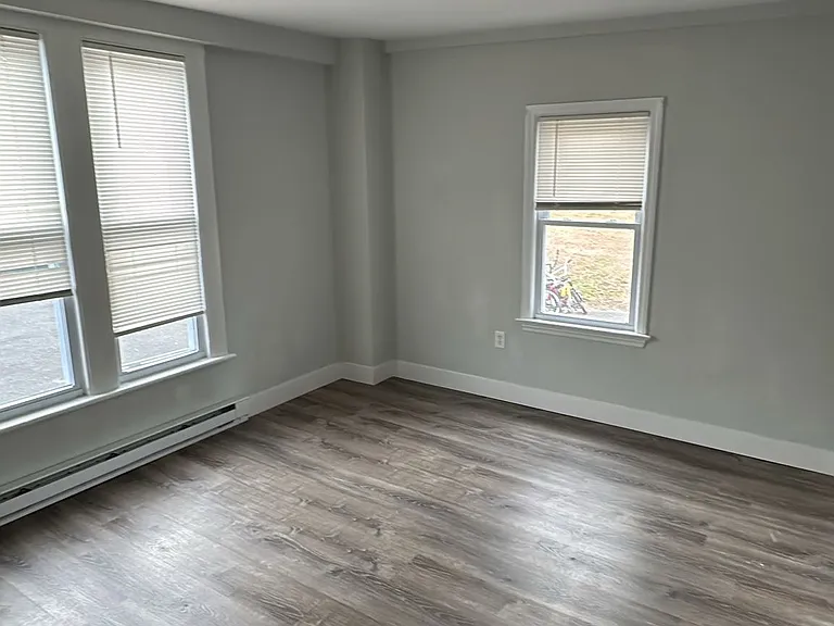 30 Foster St — Photo 4