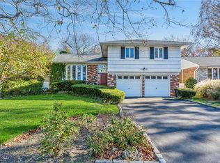 323 Hungry Harbor Rd, Valley Stream, NY 11581