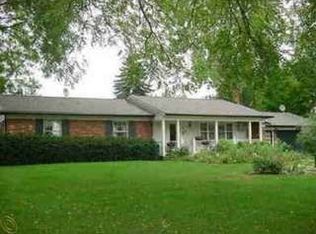 2194 W Avon Rd, Rochester Hills, MI 48309