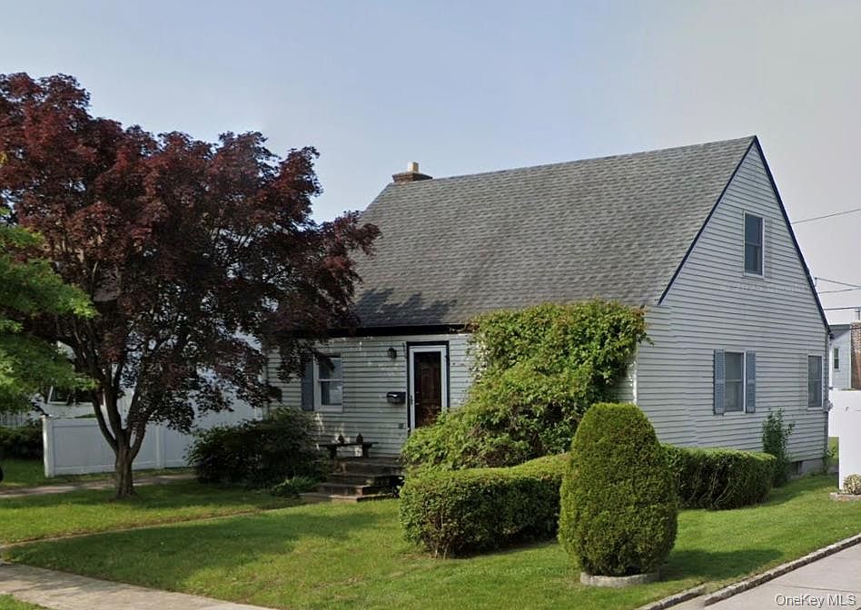 1st image of 222 Cornwell Avenue