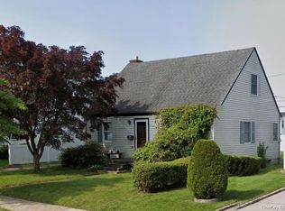 222 Cornwell Ave, Williston Park, NY 11596