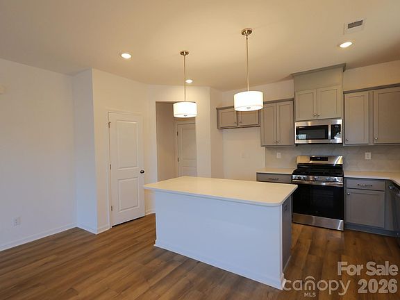 5th image of 1142 Overbrook Pl