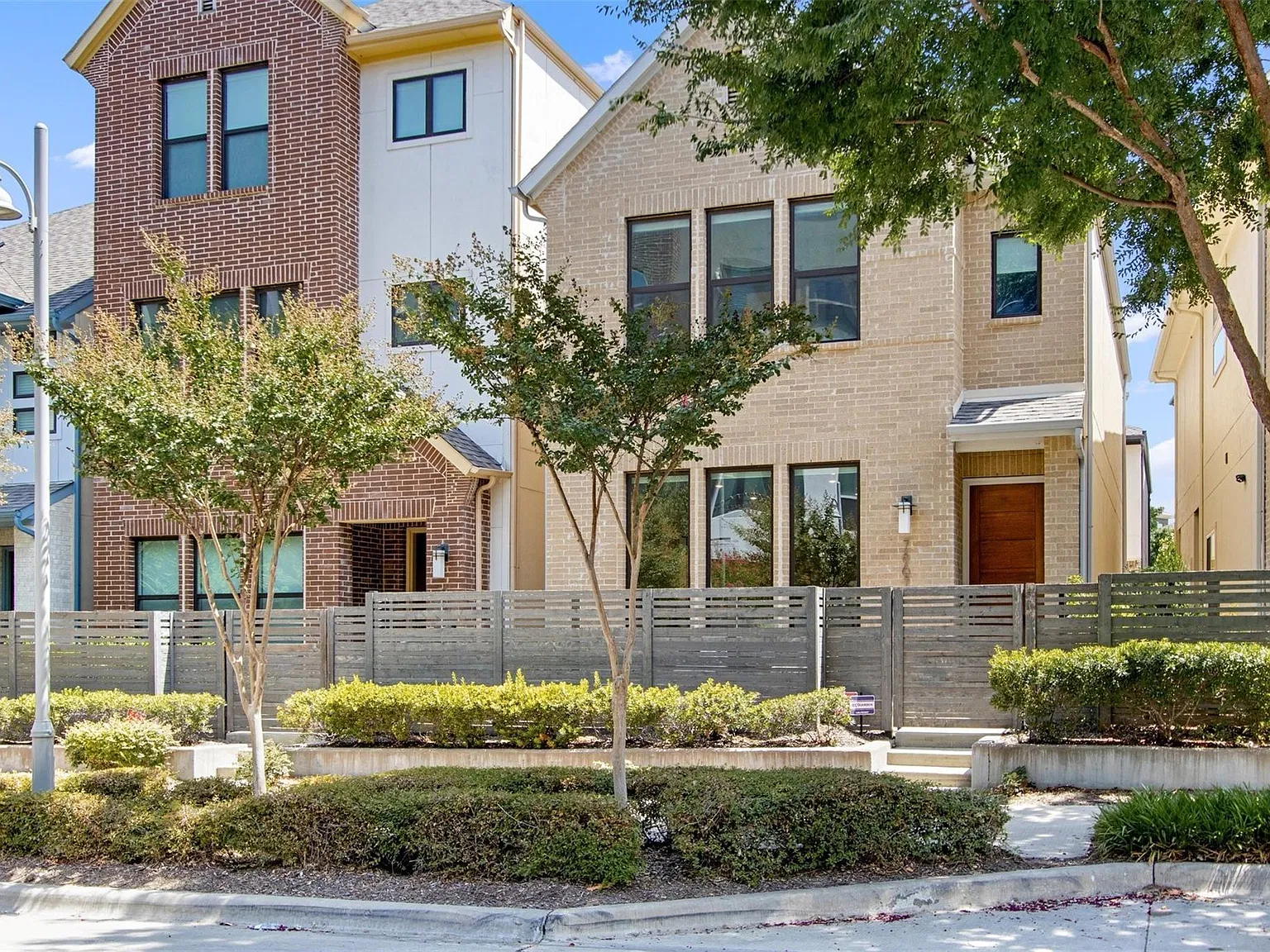 3 bed, 2.5 bath, 1762 sqft, $3,450 — Photo 3