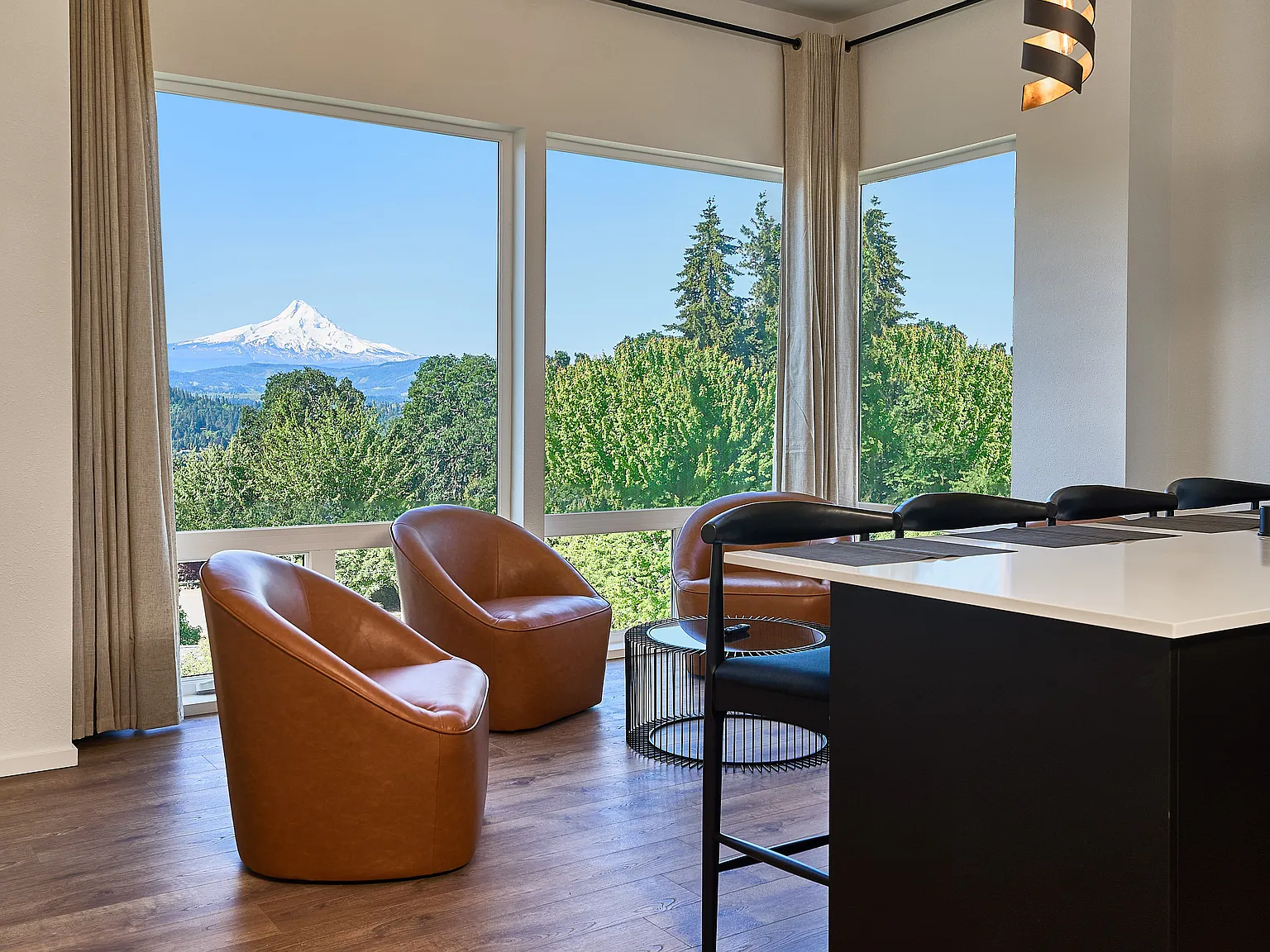 2 bed, 700 sqft, $2,290 — Photo 3