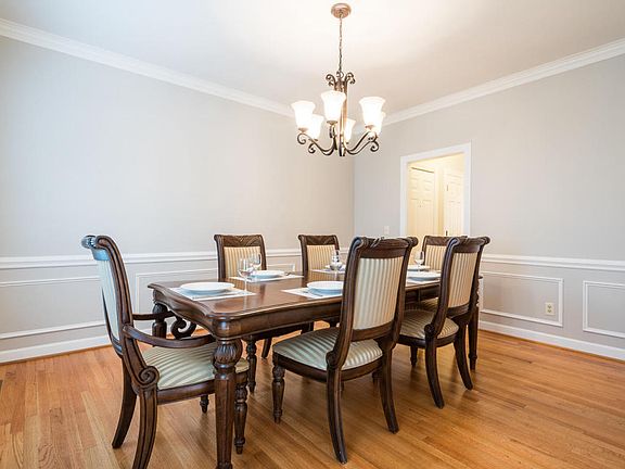 4th image of 102 Leighton Ct