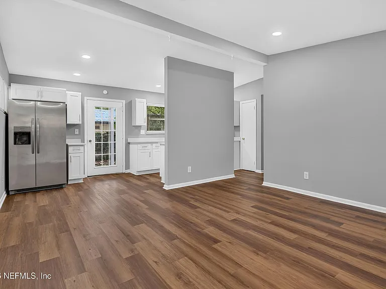 1928 Montmarte Dr — Photo 9