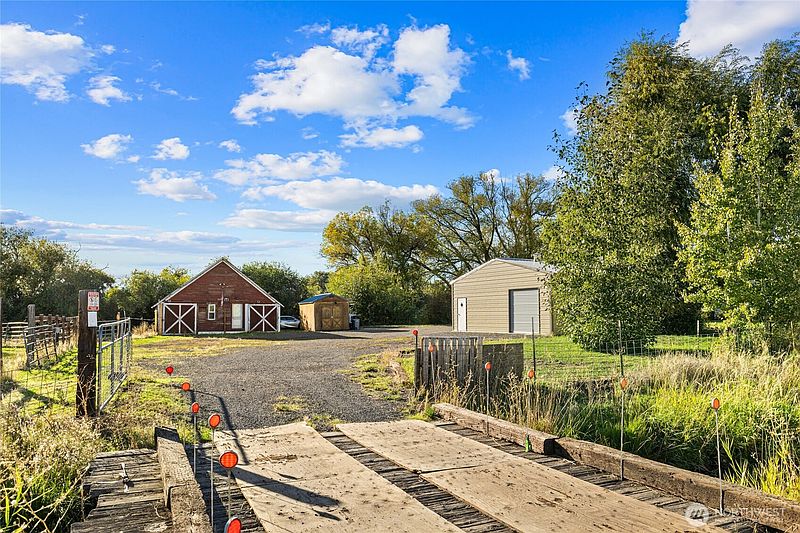 3rd image of 5351 Naneum Road