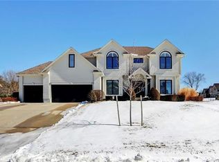 621 SW Walden Ln, Lees Summit, MO 64081