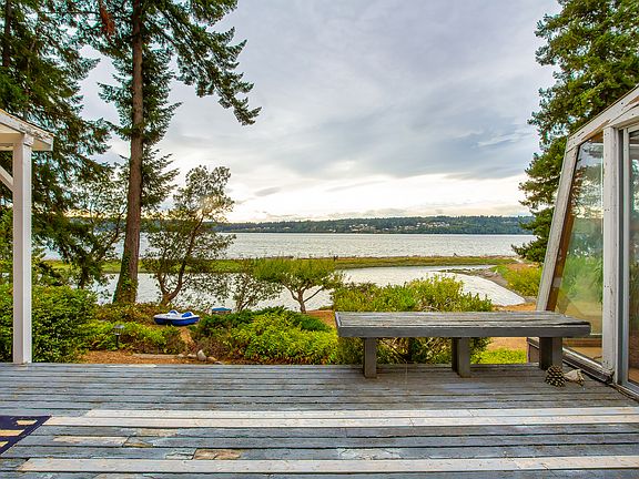 4th image of 10807 Olallie Ln NE