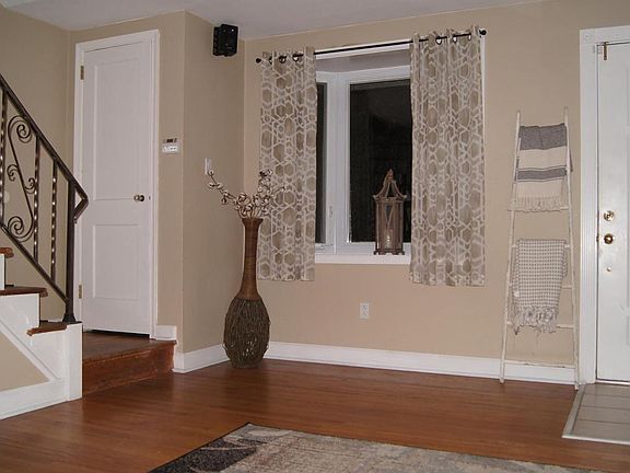 3rd image of 225 Park Dr