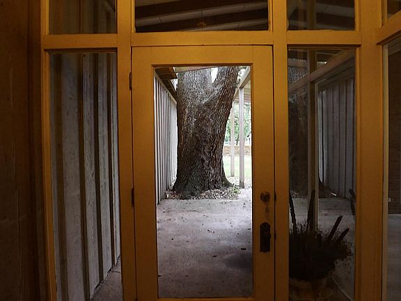 4th image of 207 Oak Cluster Dr