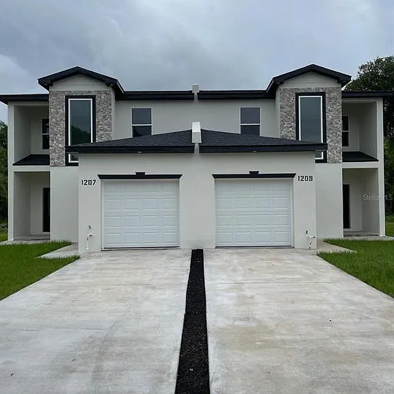 1207 Crawford Ave — Photo 2