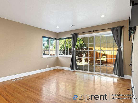 3rd image of 2048 Woodglen Dr