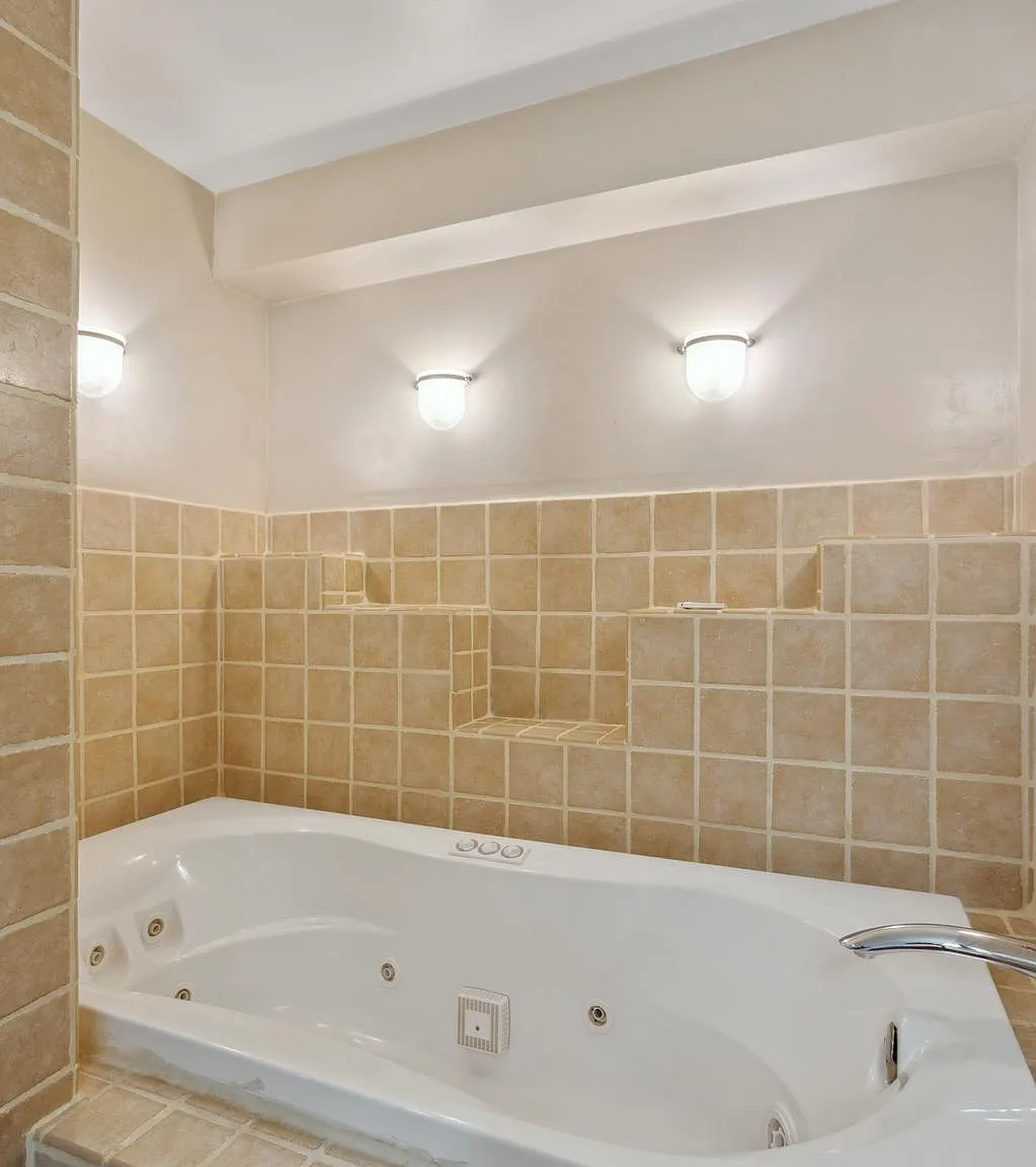 2 bed, 1.5 bath, 1200 sqft, $2,500 — Photo 3