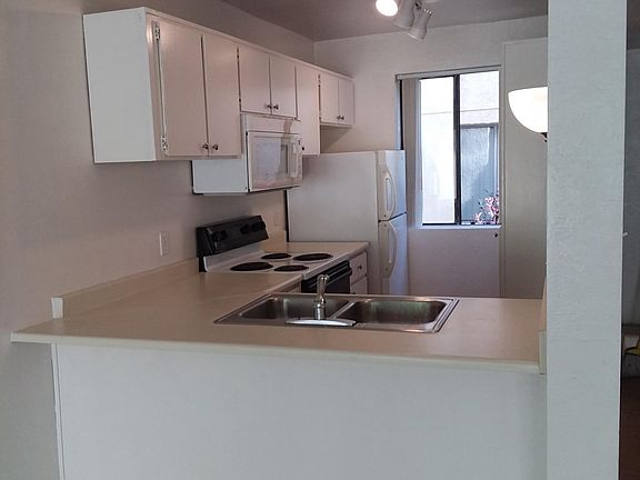 Lots of fresh air and light throughout the unit.