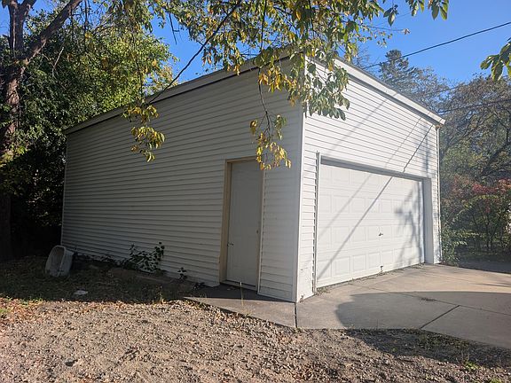 5th image of 880 Jackson St