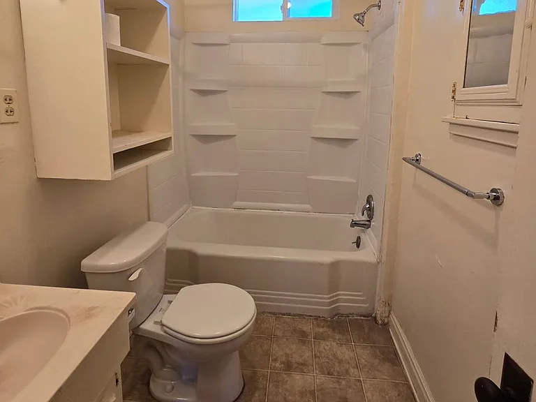 1411 Johnson Ave — Photo 4