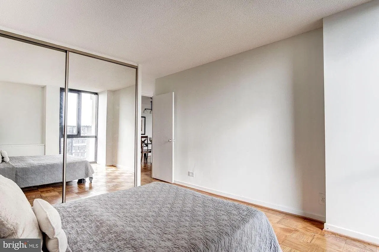 240 M St SW — Photo 4