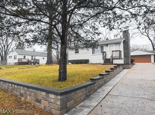 4824 Allingham Dr, White Lake, MI 48383