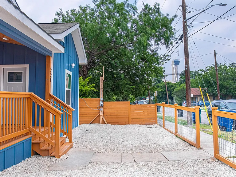 Dashiell St — Photo 2