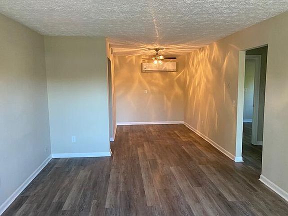 5th image of 820 E Main St
