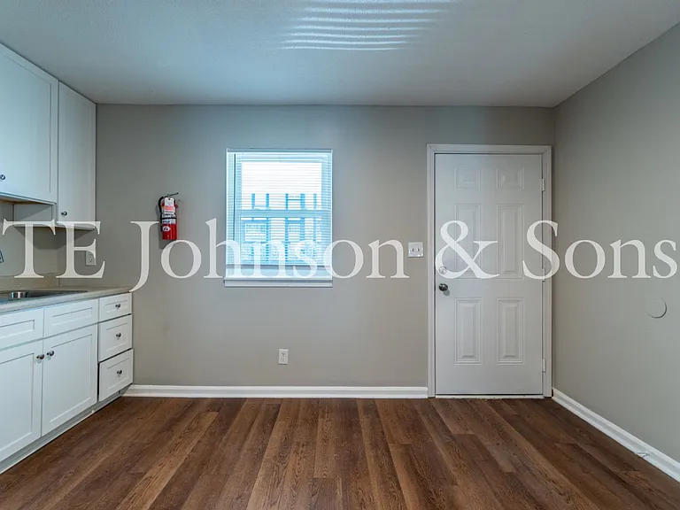 651 Summit St #A — Photo 12