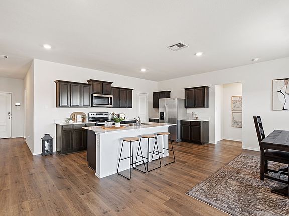 2nd image of 943 Buttercup Dr