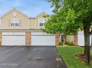 605 Springbrook Trl N, Oswego, IL 60543