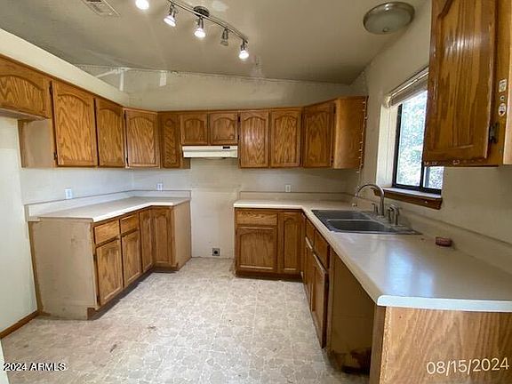 4th image of 2683 S Cliff View Drive