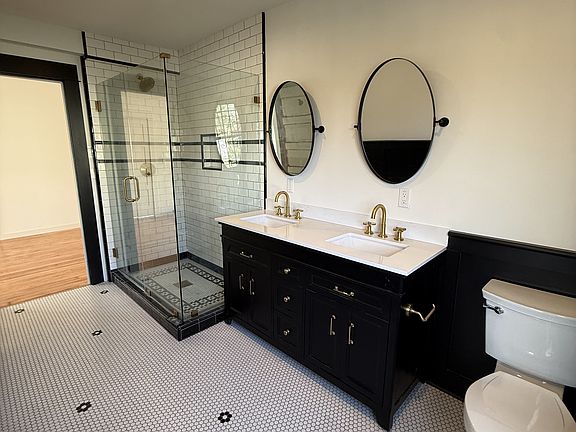 2nd image of 838 N Lafayette Park Pl