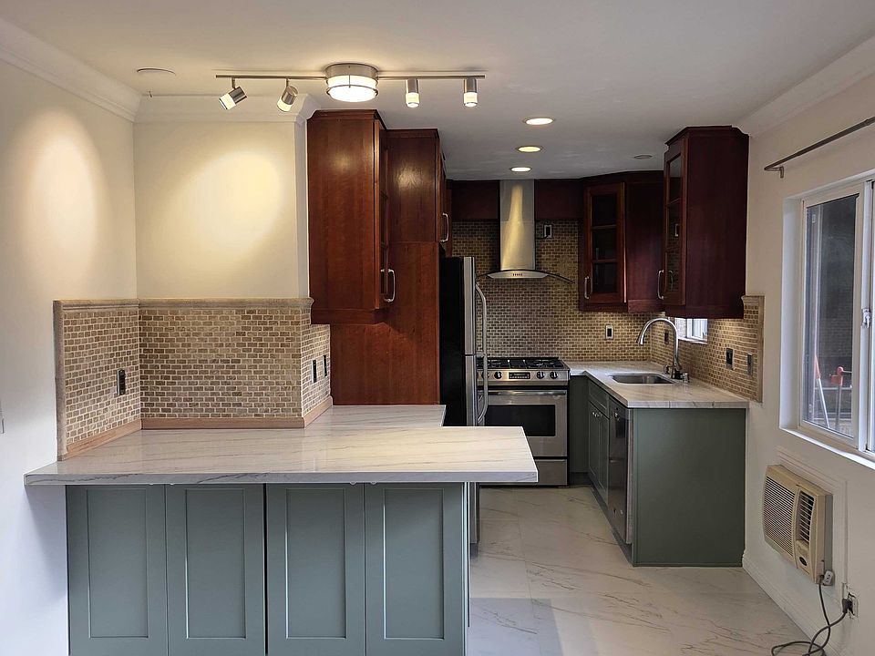 1st image of 1154 S Barrington Ave APT 116
