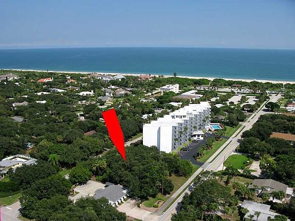 2nd image of 915 E Causeway Blvd