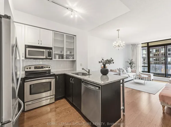 438 King St W #712, Toronto, ON M5V 3T9