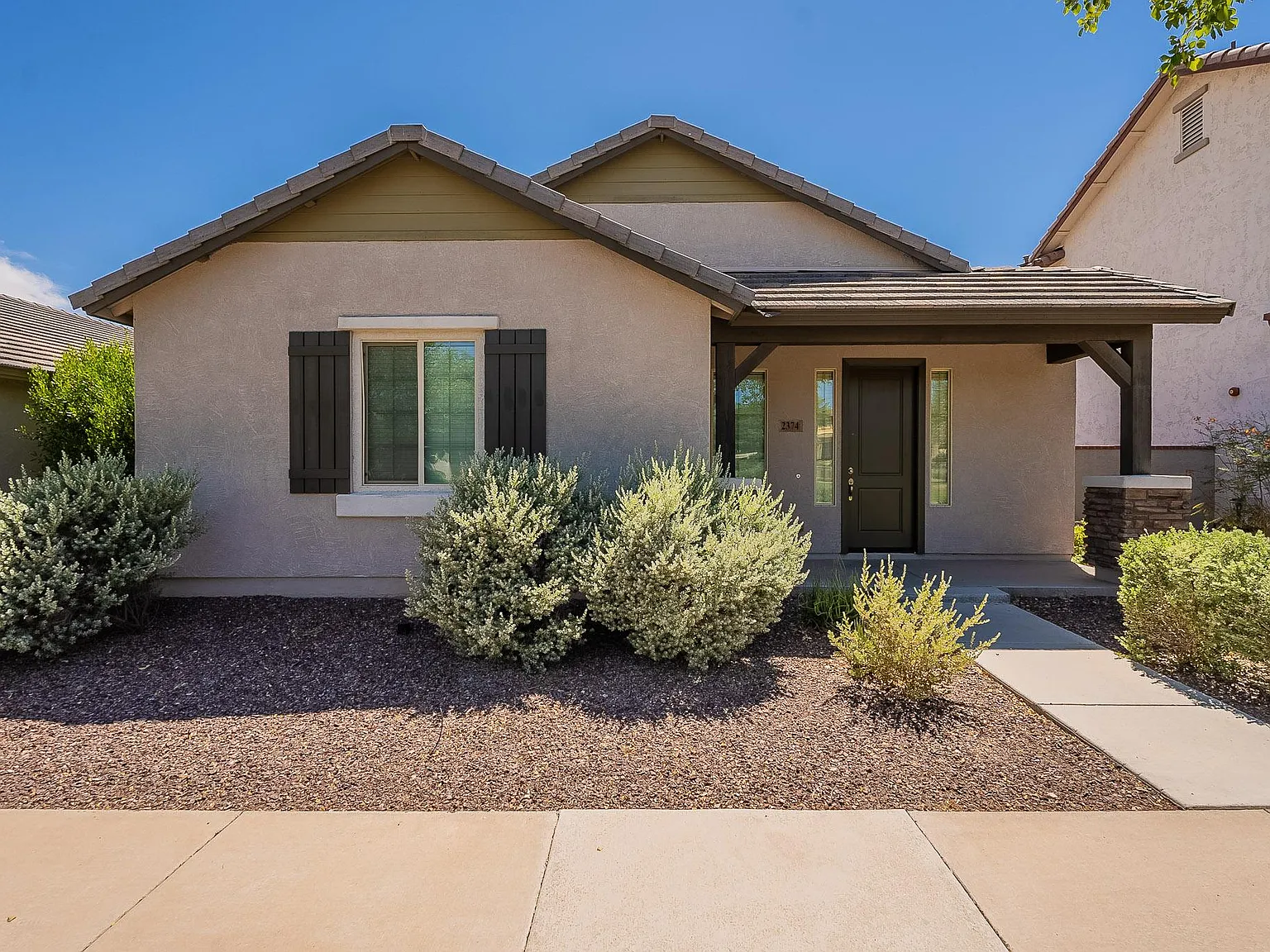 3 bed, 2.5 bath, 2000 sqft, $2,050 — Photo 2