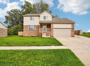 34310 Kentucky St, Clinton Township, MI 48035
