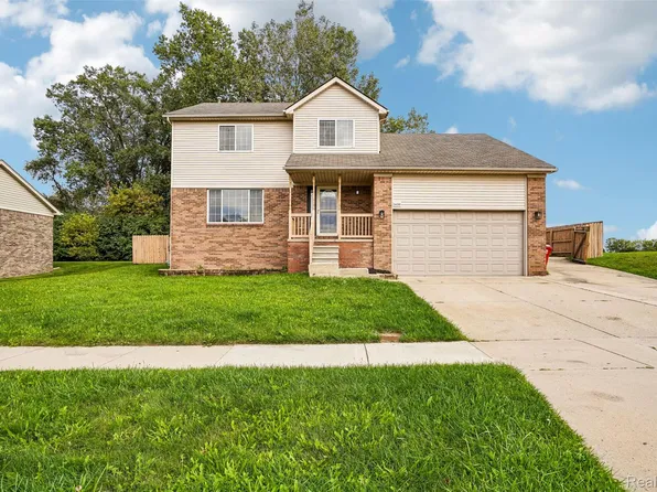 34310 Kentucky St, Clinton Township, MI 48035