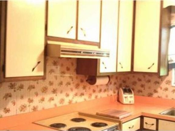 2nd image of 142 Brewer Cir