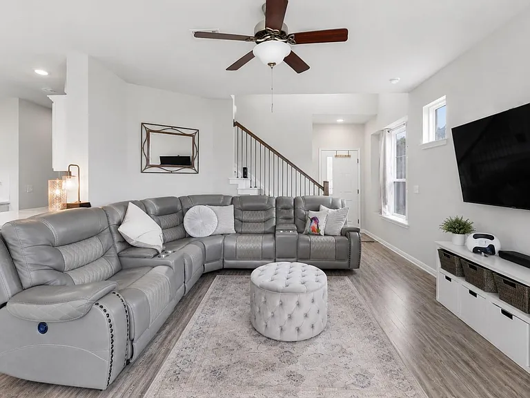 10005 Dalliance Ln — Photo 6
