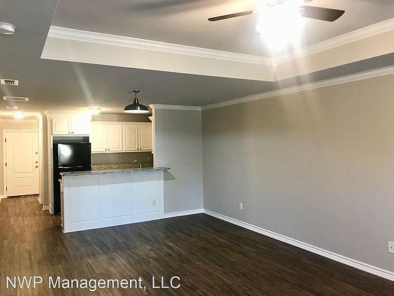 4th image of 2300 Airline Dr #2309