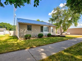 216 3rd St, Gaylord, MN 55334