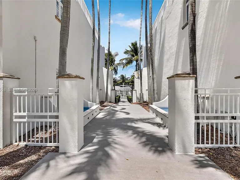 1413 Sunset Harbour Dr #209 — Photo 28