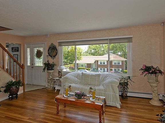 2nd image of 25 Macri Ave