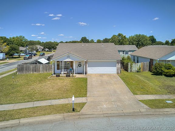 2nd image of 14901 E 89th Pl N