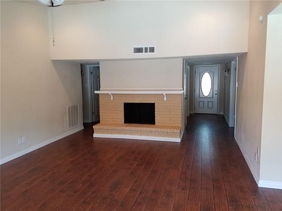 4th image of 2906 Robin Hill Ln