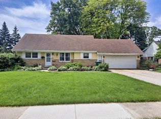 N87W15759 Belleview Blvd, Menomonee Falls, WI 53051